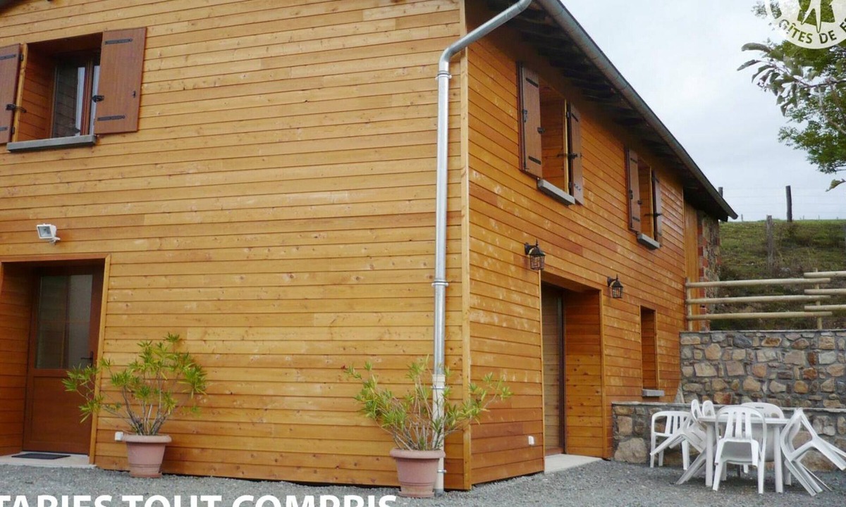 Saint-Cyr-de-Valorges Cottage | Quiet cottage, pets welcome, sheets and cleaning included