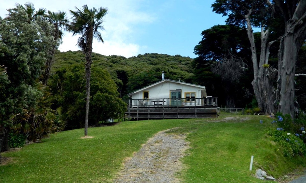 Tryphena House | Quiet Cottage near Beaches on Shoal Bay, Great Barrier Island, New Zealand
