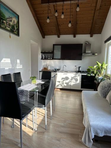 Koper Apartment | Quiet countryside apartments near the city and the sea