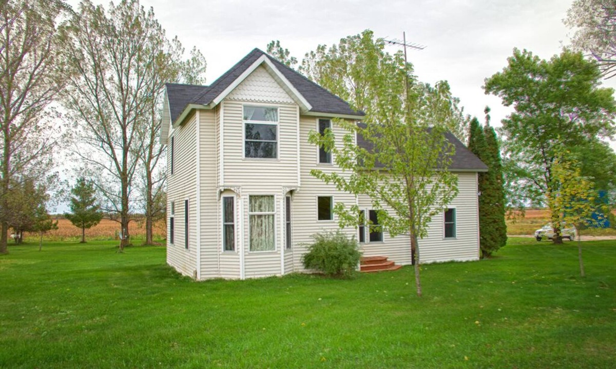 Wadena House | Quiet Countryside Views, Offering Unique Farm Life Experience
