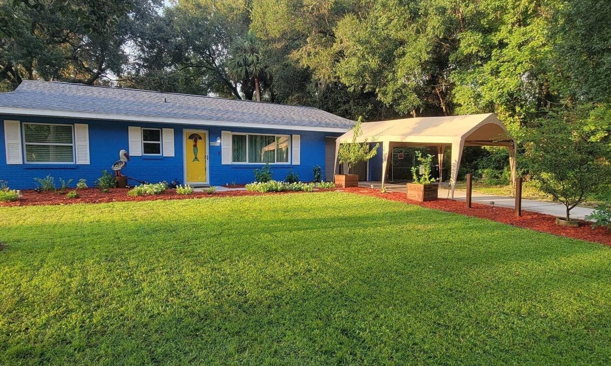 Crystal River House | Quiet Crystal River retreat, Near Three Sister Springs, Kings Bay, Free Kayaks