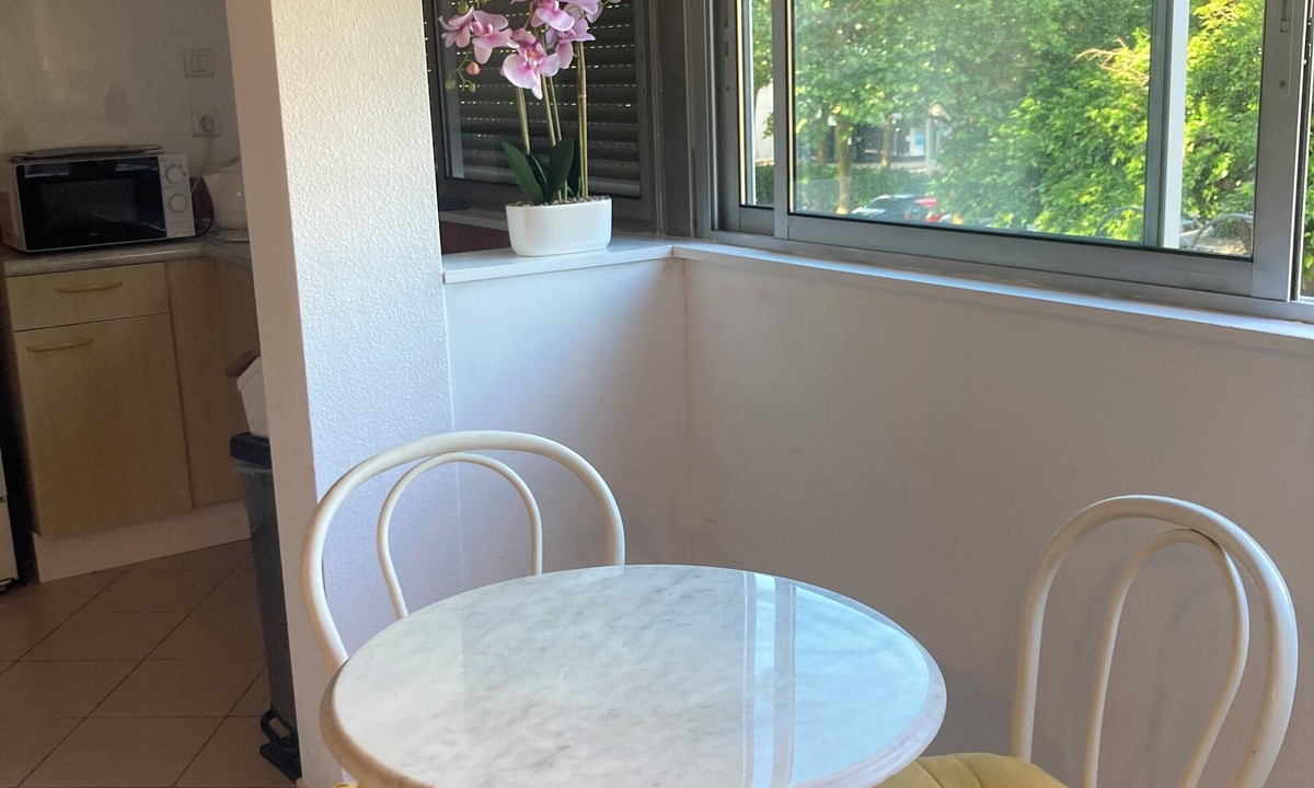 Figeac Apartment | Quiet downtown apartment with elevator