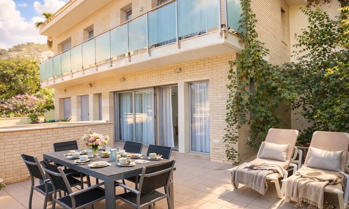 Sitges Apartment | Quiet Duplex Apartment in Sitges, private parking, sea views, terrace, balcony