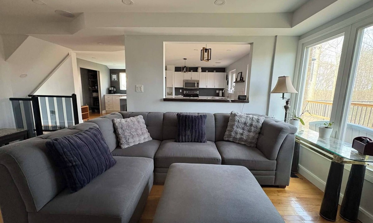 Pickering House | Quiet MAJOR INTERNATIONAL SPORTING EVENT Home Base Near Pickering GO | Executive 4BR Stay