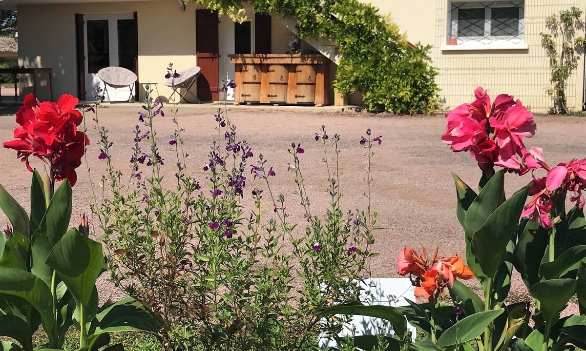 Saint-Martin-Belle-Roche Cabin | Quiet cottage with garden, parking. everything you need to relax!