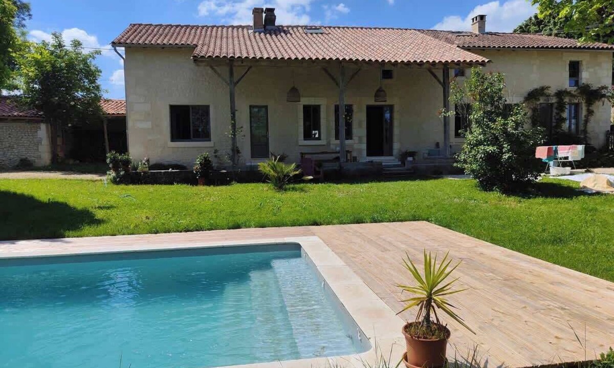 Saint-Quentin-de-Chalais House | Quiet getaway in nature, pool in Périgord Vert