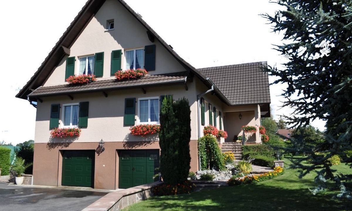 Wolfersdorf Apartment | Quiet gite in a cul-de-sac. Pets accepted by prior arrangement.