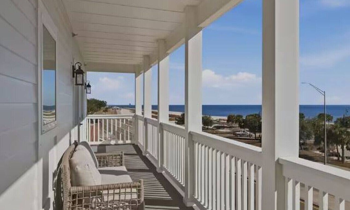 Pass Christian Condo | Quiet Harbor Condo - Private Balcony - Relaxing Stay