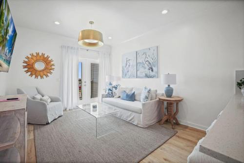 Pass Christian Apartment | Quiet Harbor Condo-Private Balcony-Relaxing Stay