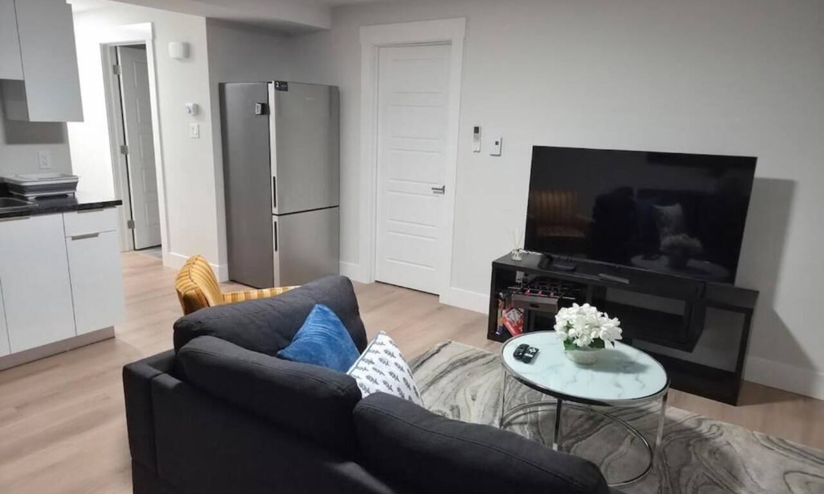 Riverview Apartment | Quiet Haven - One-bedroom Suite