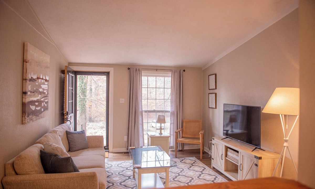 Bessemer City House | Quiet Hillside Getaway – Entire 2 Bed Home at Dallas/Gastonia NC Border