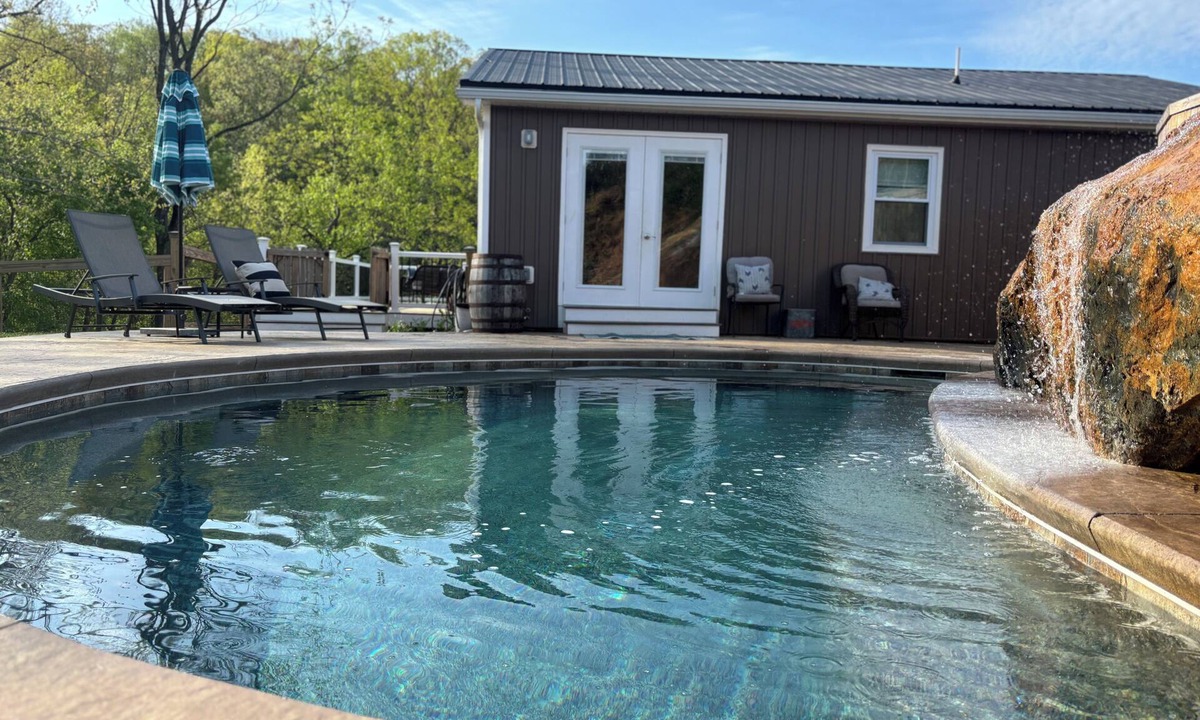 Cardiff House | Quiet house heated pool & waterfall open all year