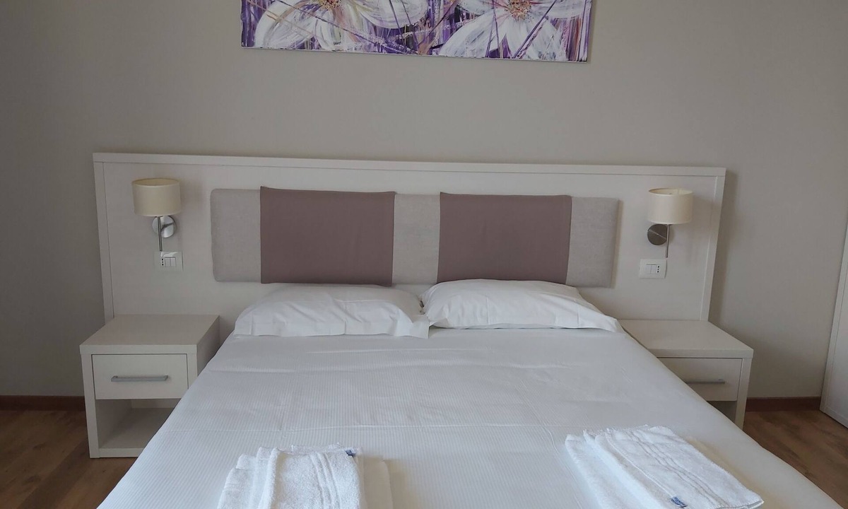 San Frediano Apartment | Quiet house surrounded by greenery inside the walls of Florence with terrace