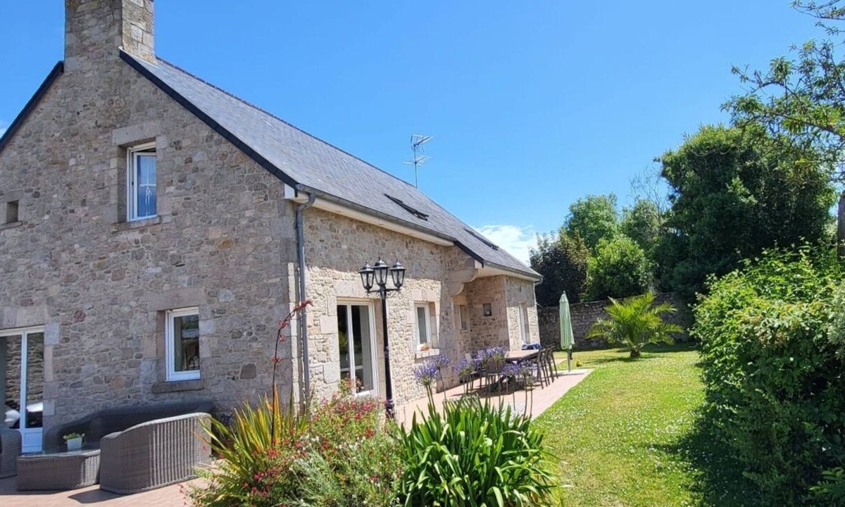 Barfleur House | Quiet house with garden in the center of Barfleur, 2 steps from the port