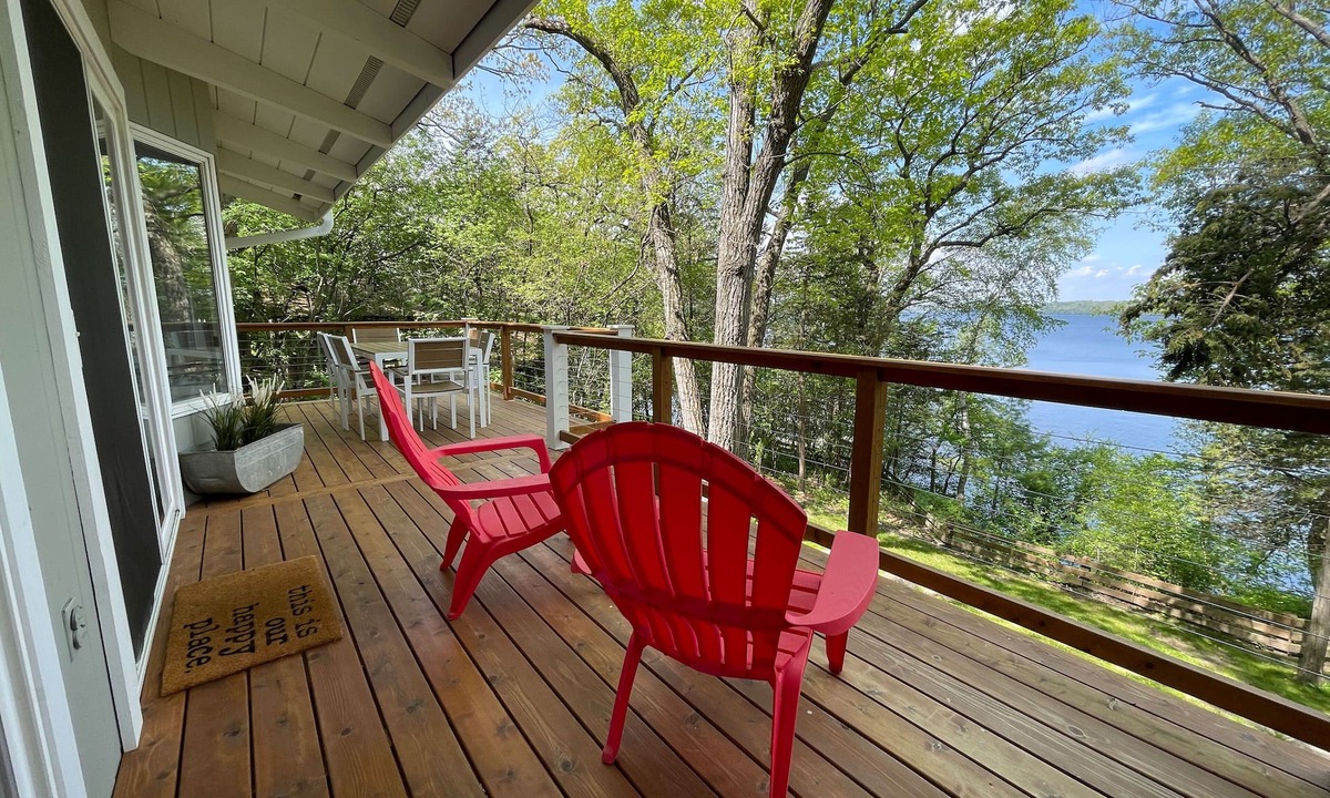 Markesan House | Quiet Lakefront Home on Green Lake– Amazing Sunsets, Lots of Privacy.