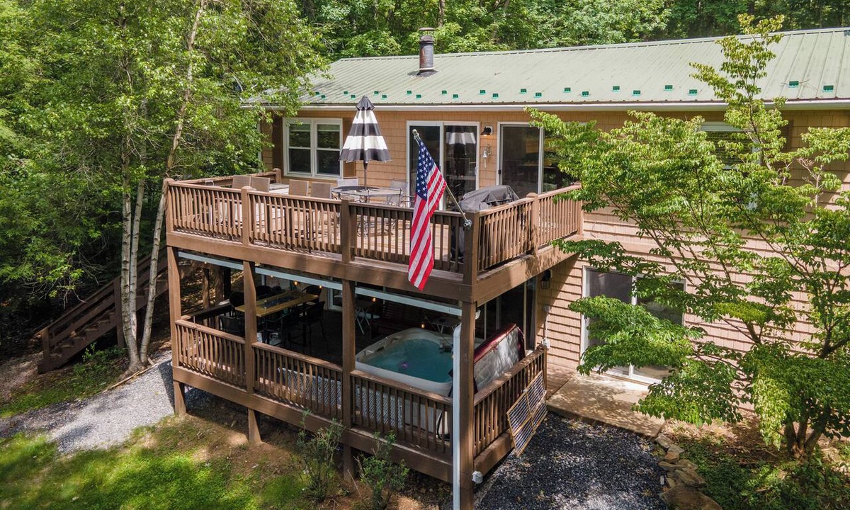 Swanton House | Quiet Lakefront w/Deck, Dock & Fire Pit
