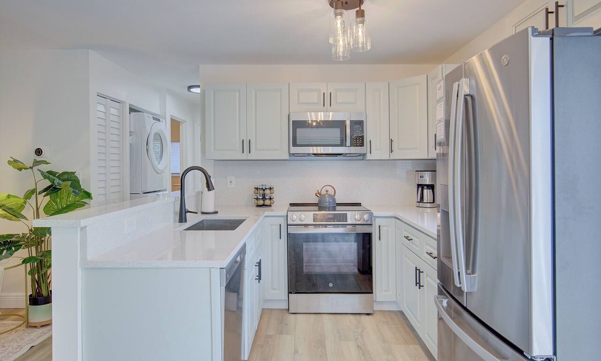 Dunedin Condo | Quiet Location King Beds One Mile To Honeymoon Island 3 Miles 2 Downtown