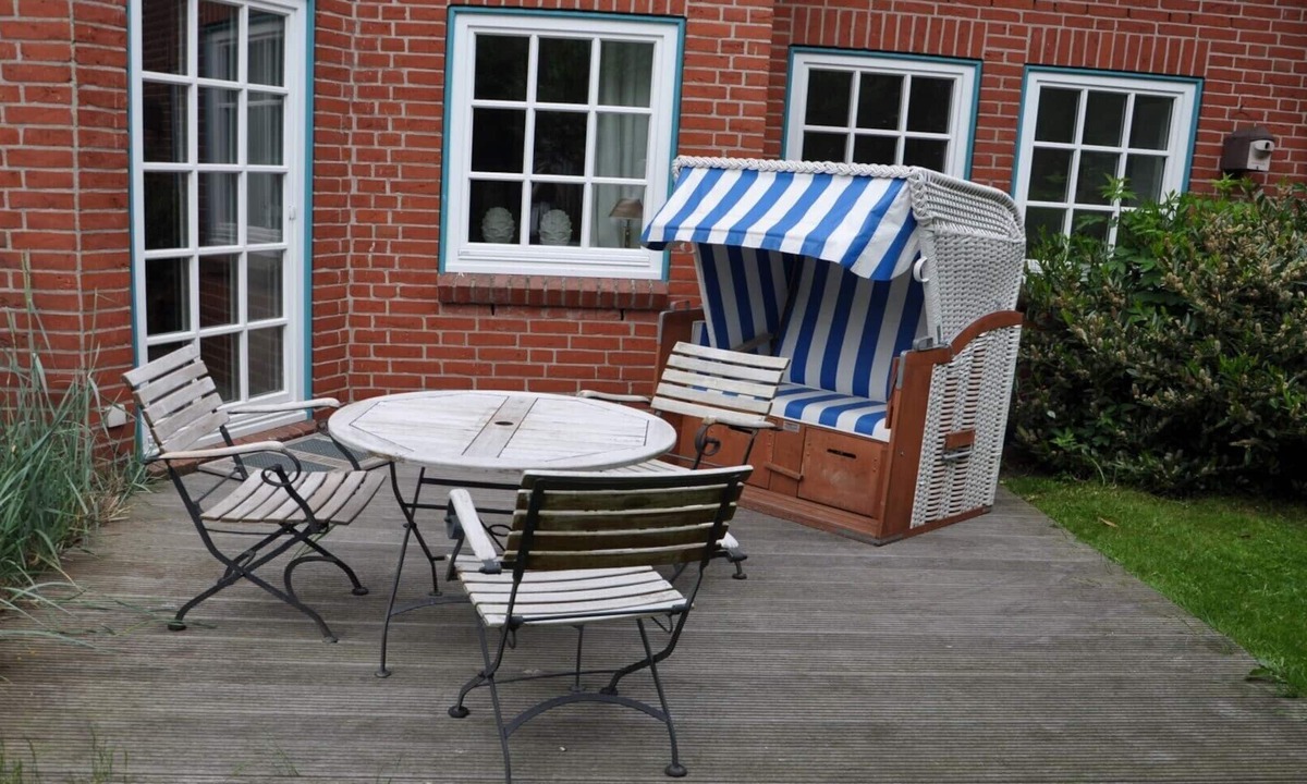 Brodten Apartment | Quiet location, walking distance from Brodtener Steufer, modern facilities, WiFi