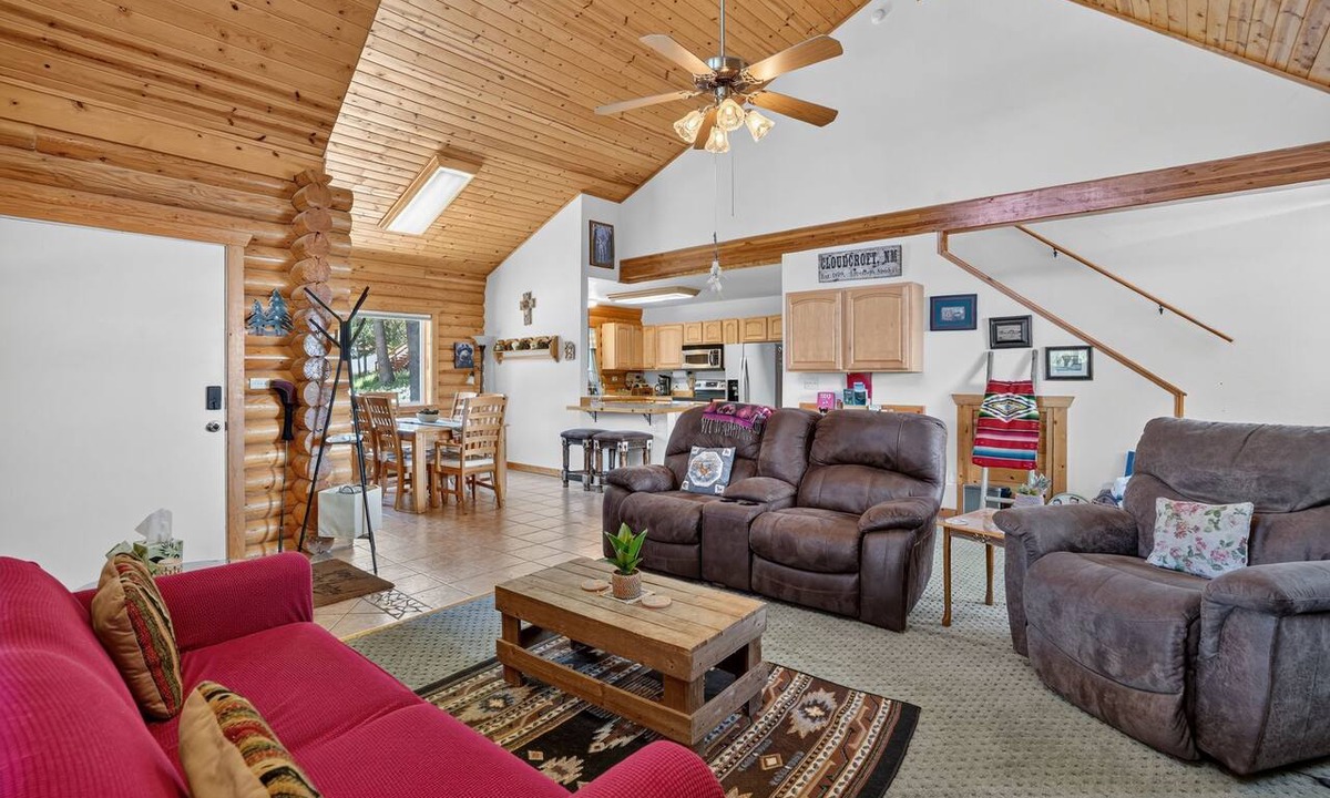 Cloudcroft House | Quiet Log Cabin Retreat Near Trails & Town