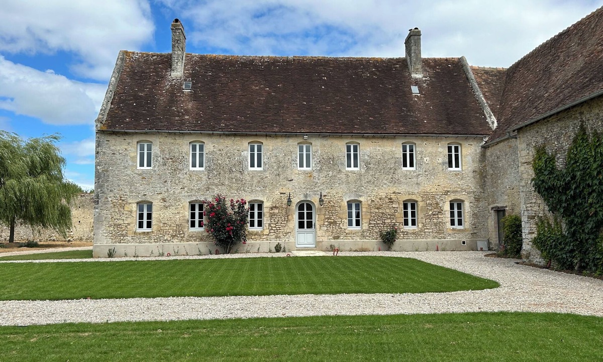 Noron-l'Abbaye House | Quiet medieval priory near Falaise and Suisse Normande 8/12 people
