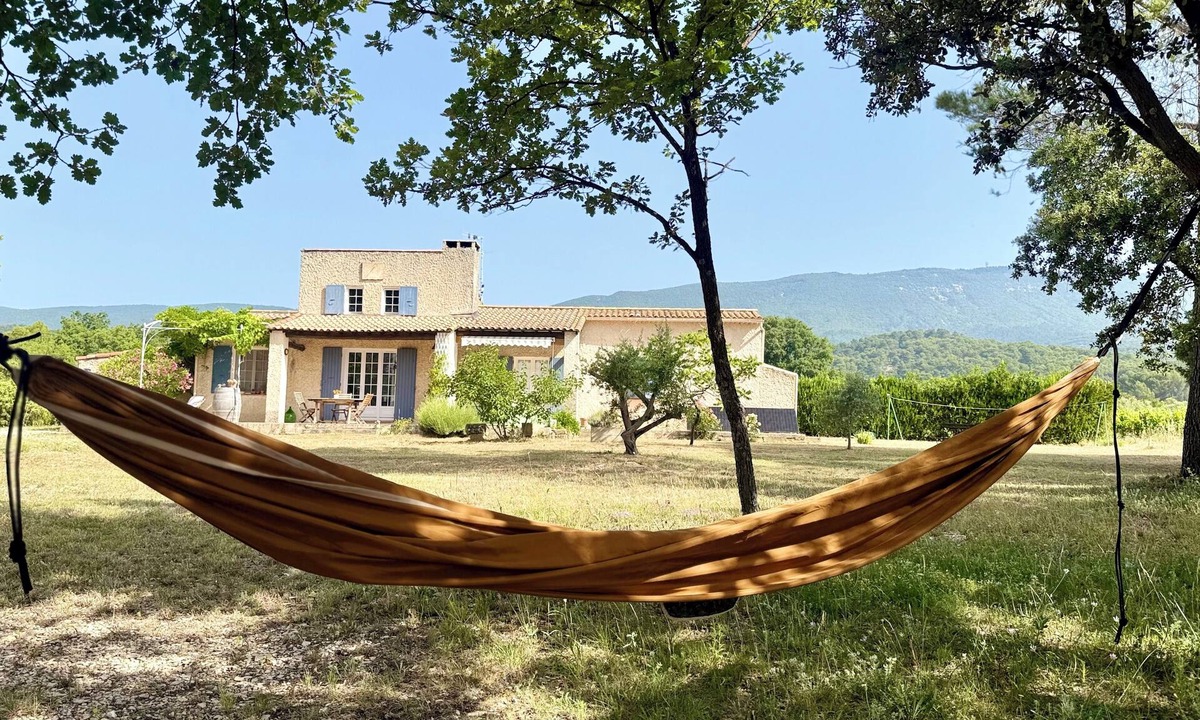 Cucuron House | Quiet, natural home