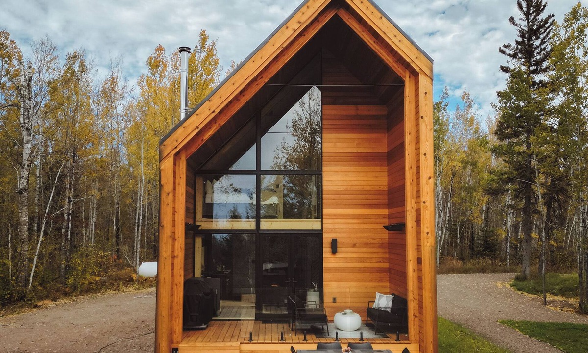Tofte House | Quiet North Shore getaway with sauna, woods, and modern finishings