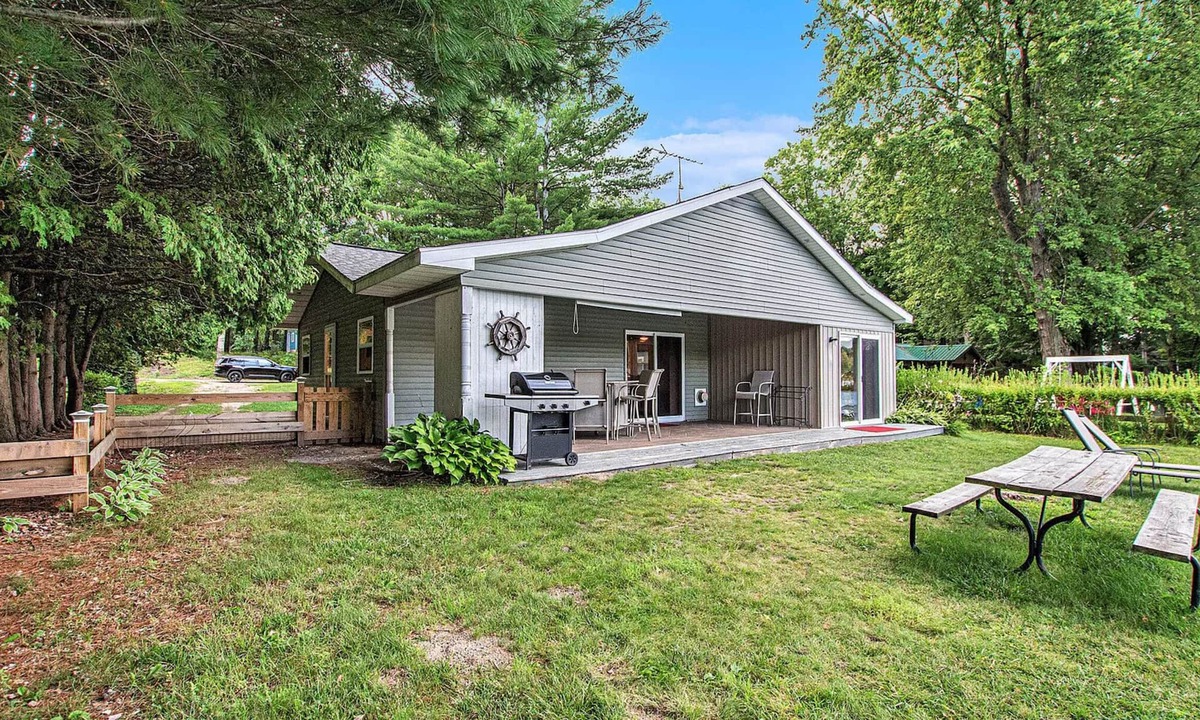 Mecosta Cottage | Quiet oasis steps from the water with access to Canadian Lakes amenities!