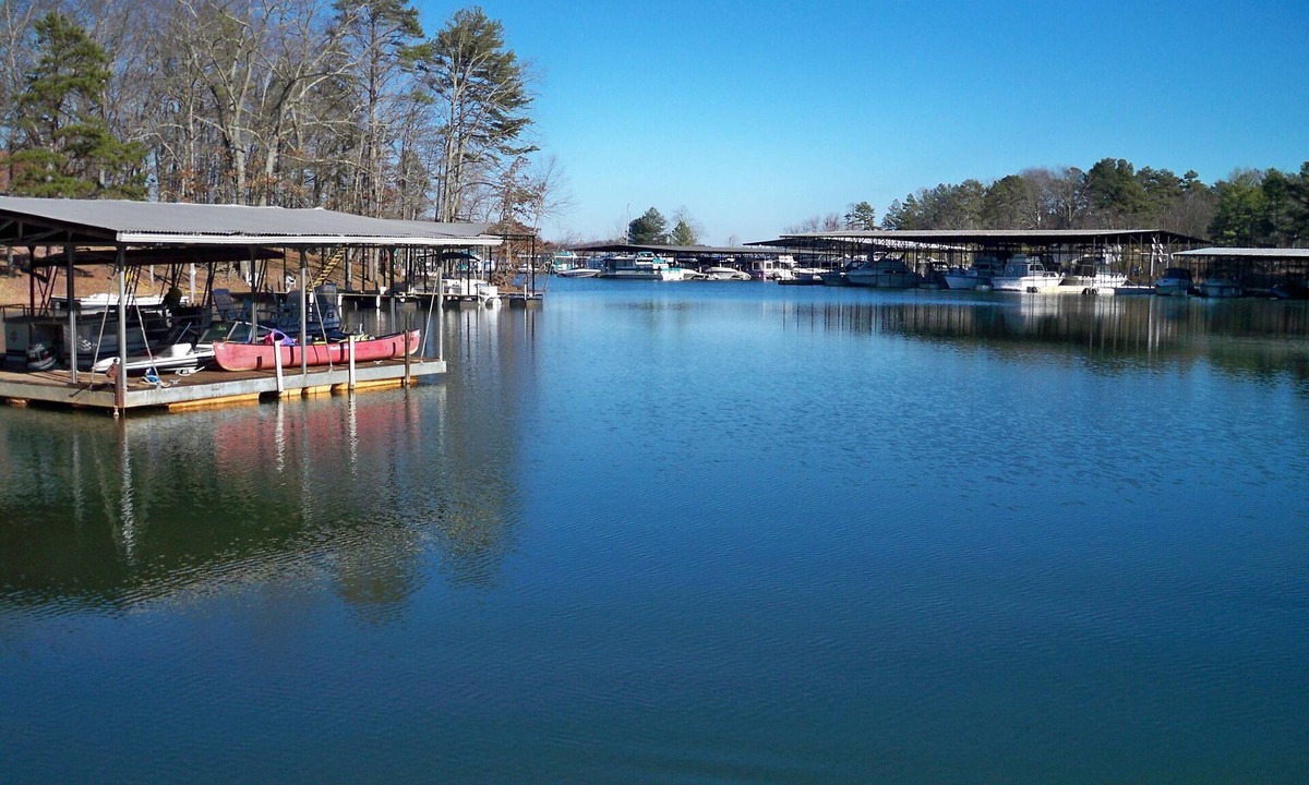 Gainesville Condo | Quiet One and Two Bedroom Condos on Lake Lanier at Port Royale Marina