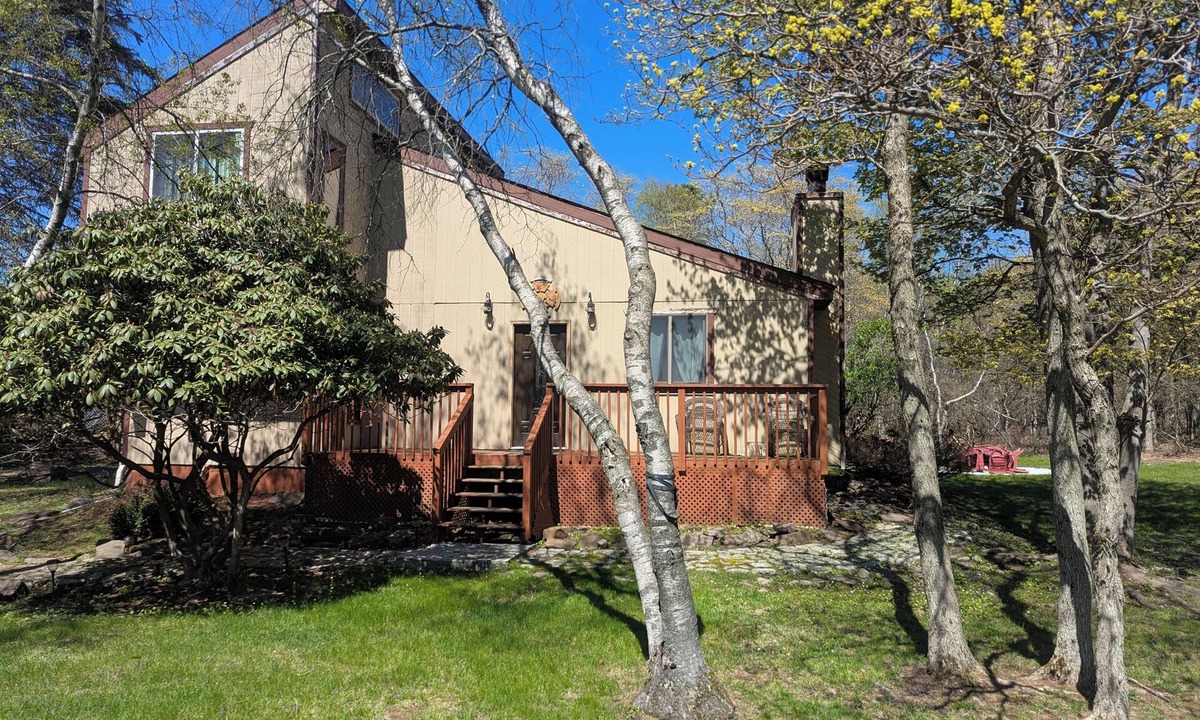 Tunkhannock Township House | Quiet Poconos Chalet with Loft Lounge