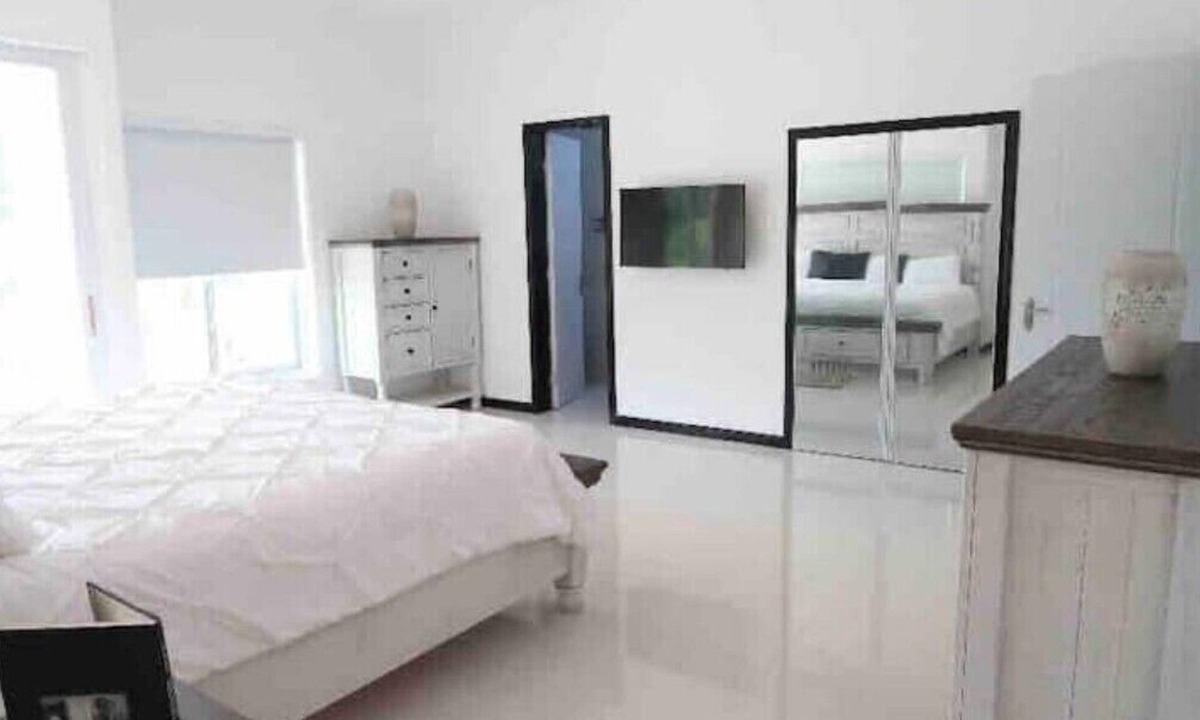 Molynes Gardens Condo | Quiet , pool, gated,security