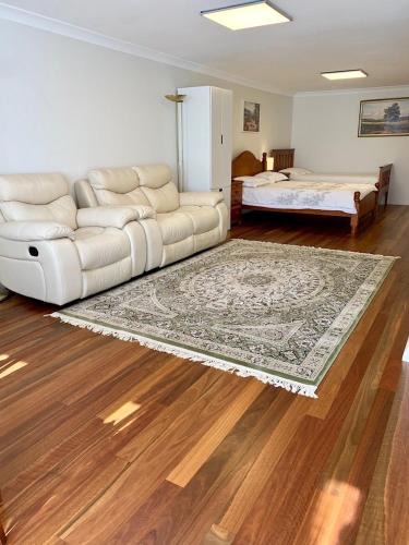 Chatswood Apartment | Quiet Private Independent