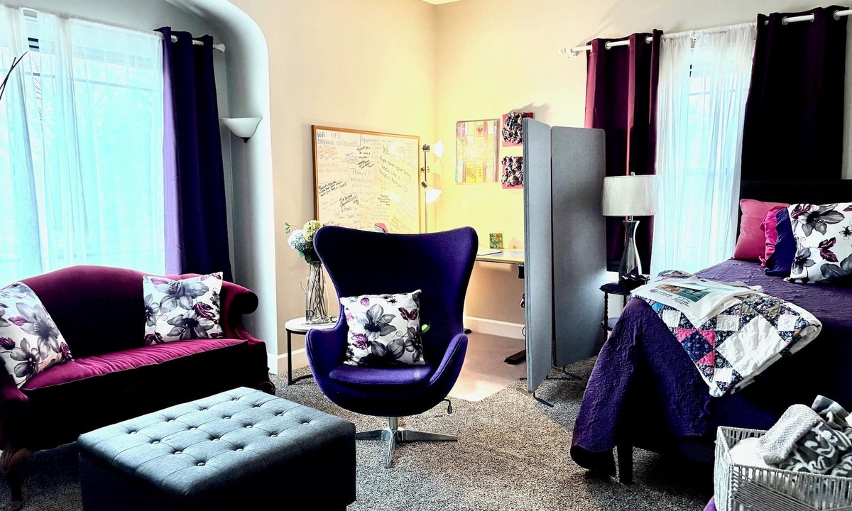 Mapleton/Fall Creek House | QUIET PURPLE PEACE RETREAT CLOSE TO DOWNTOWN INDY – WOMEN ONLY - SAFE & SECURE