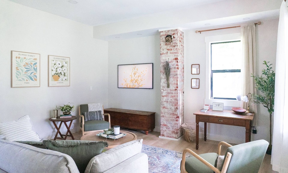 Sangamon County House | Quiet Retreat - Guest House on Flower Farm - Sleeps 7