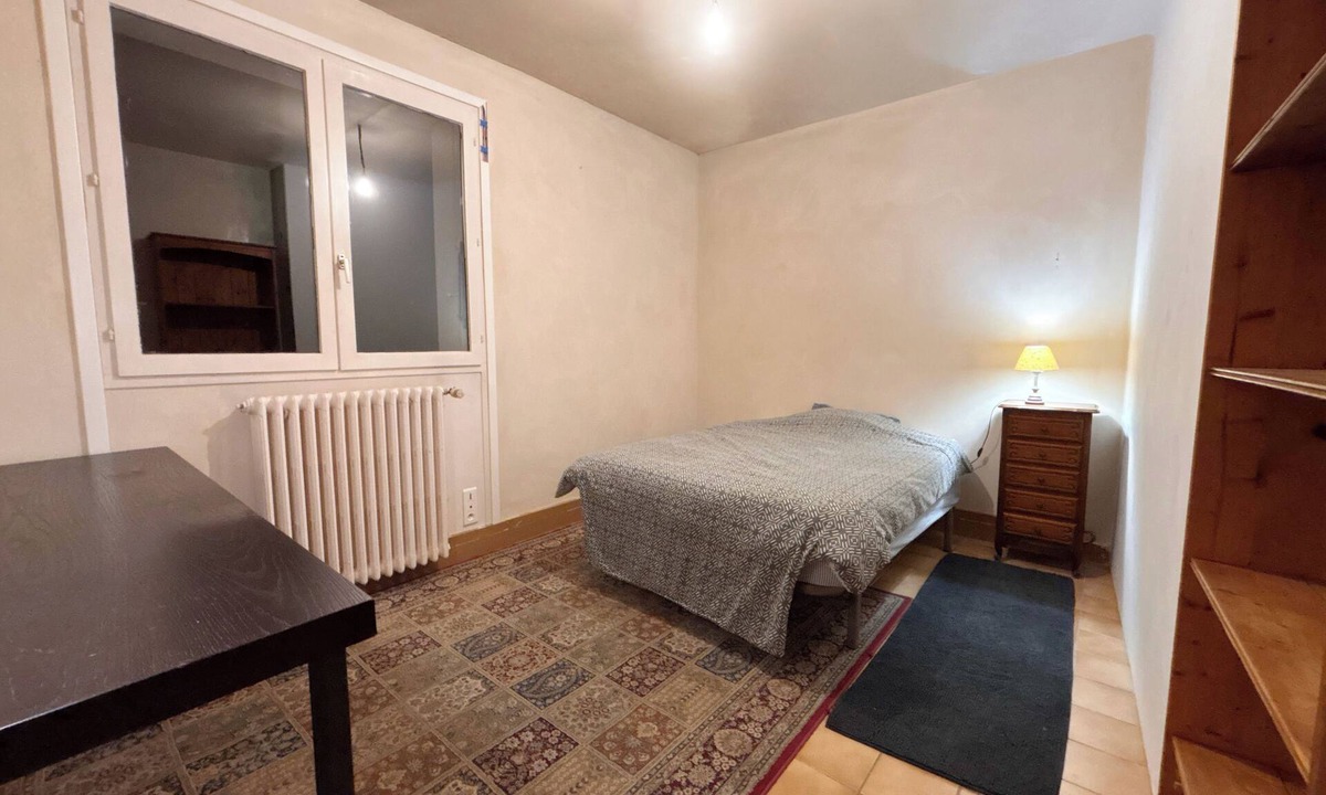 Palaiseau Bed & Breakfast | Quiet room on courtyard in a town house, near town center & train station