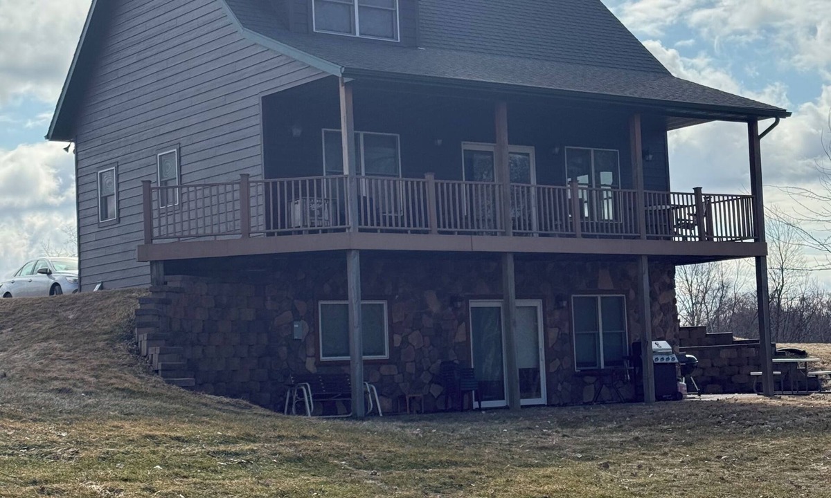 Alma Cabin | Quiet, secluded bluff top cabin with beautiful sunsets