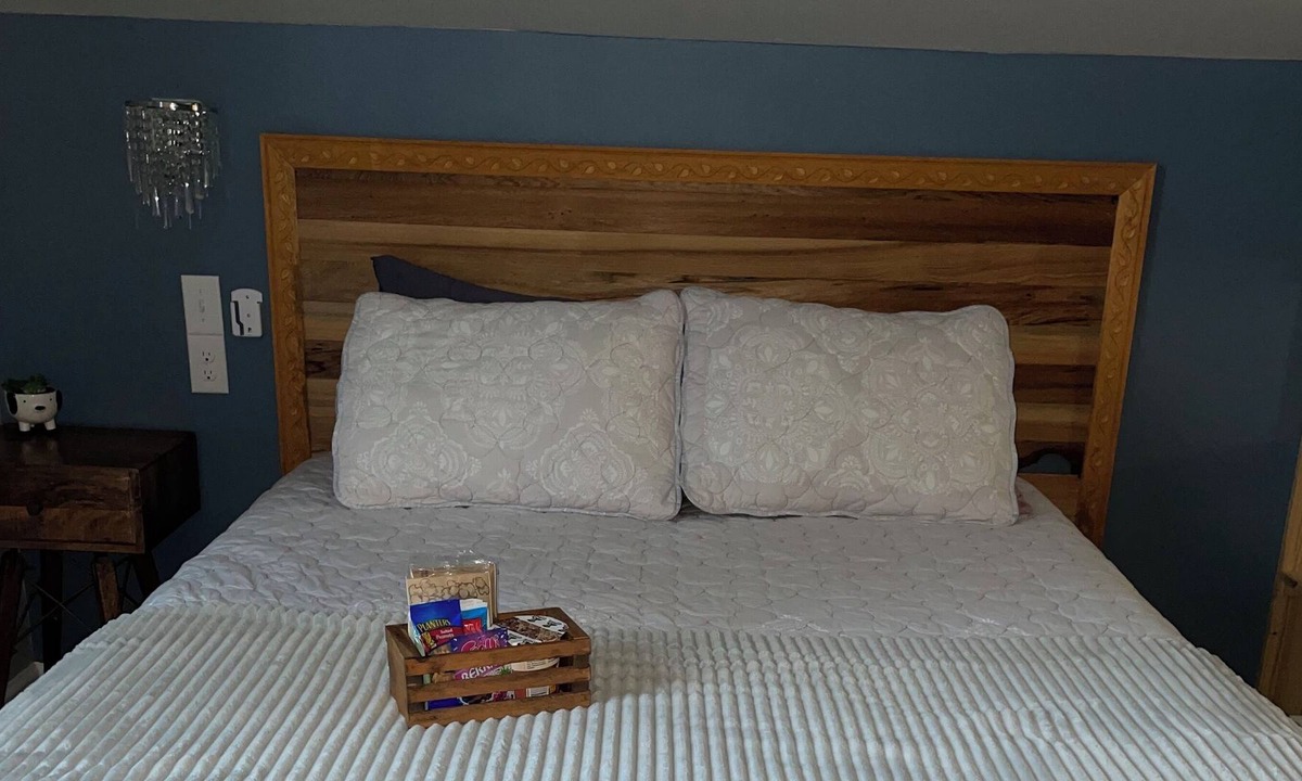 Olivia Apartment | Quiet studio appt. above standalone garage - military/healthcare/TDY preferred