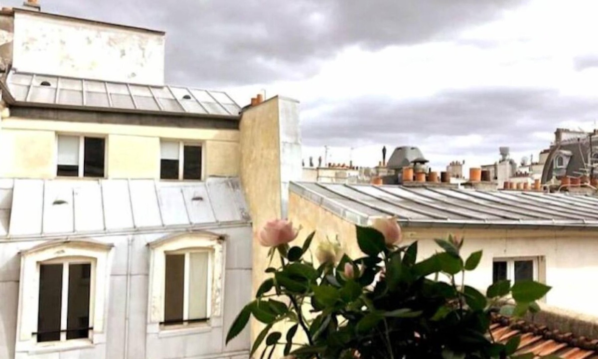Quartier du Mail Apartment | Quiet Studio, Elevator Queen size bed+extra mattress for a kid < 10 years - AC