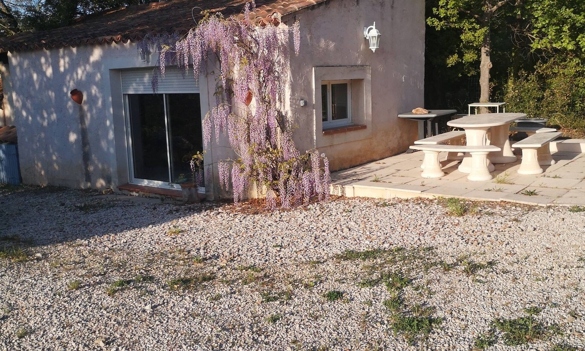 Trets House | Quiet studio in the countryside