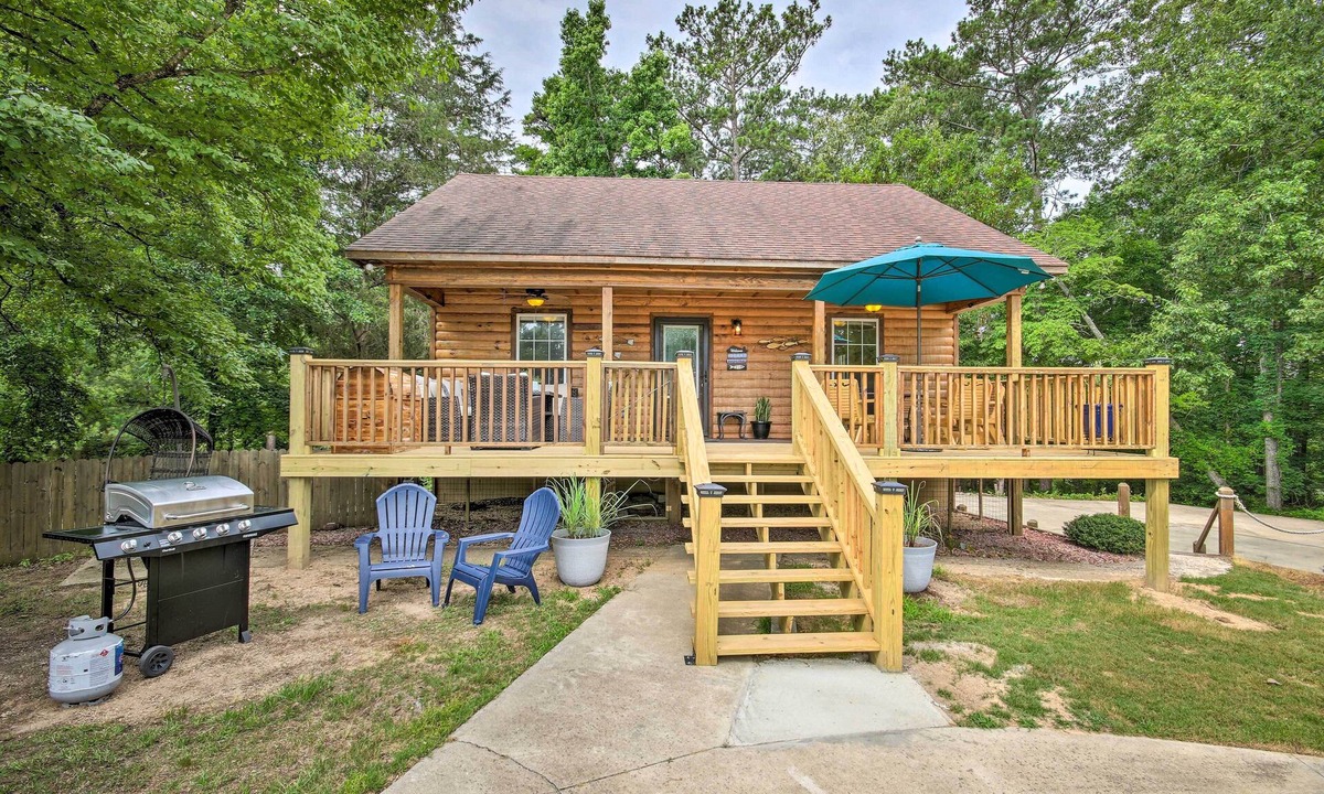 Tignall Cabin | Quiet Tignall Getaway Near Lake w/Boat Dock