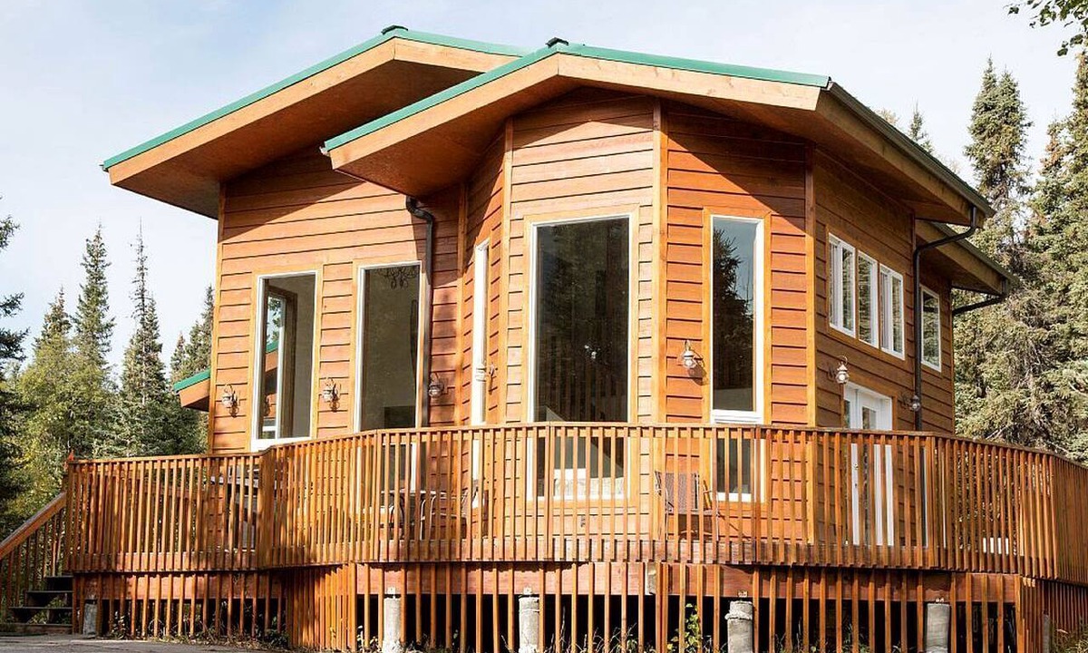 Cooper Landing Cabin | Quiet Tree House-Style Cabin in the Chugach National Forest, Alaska