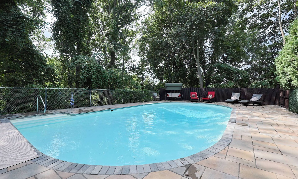 Thompsonville House | Quiet, upscale Boston Suburb stay-fast access to Boston hub & hospitals STR25-22