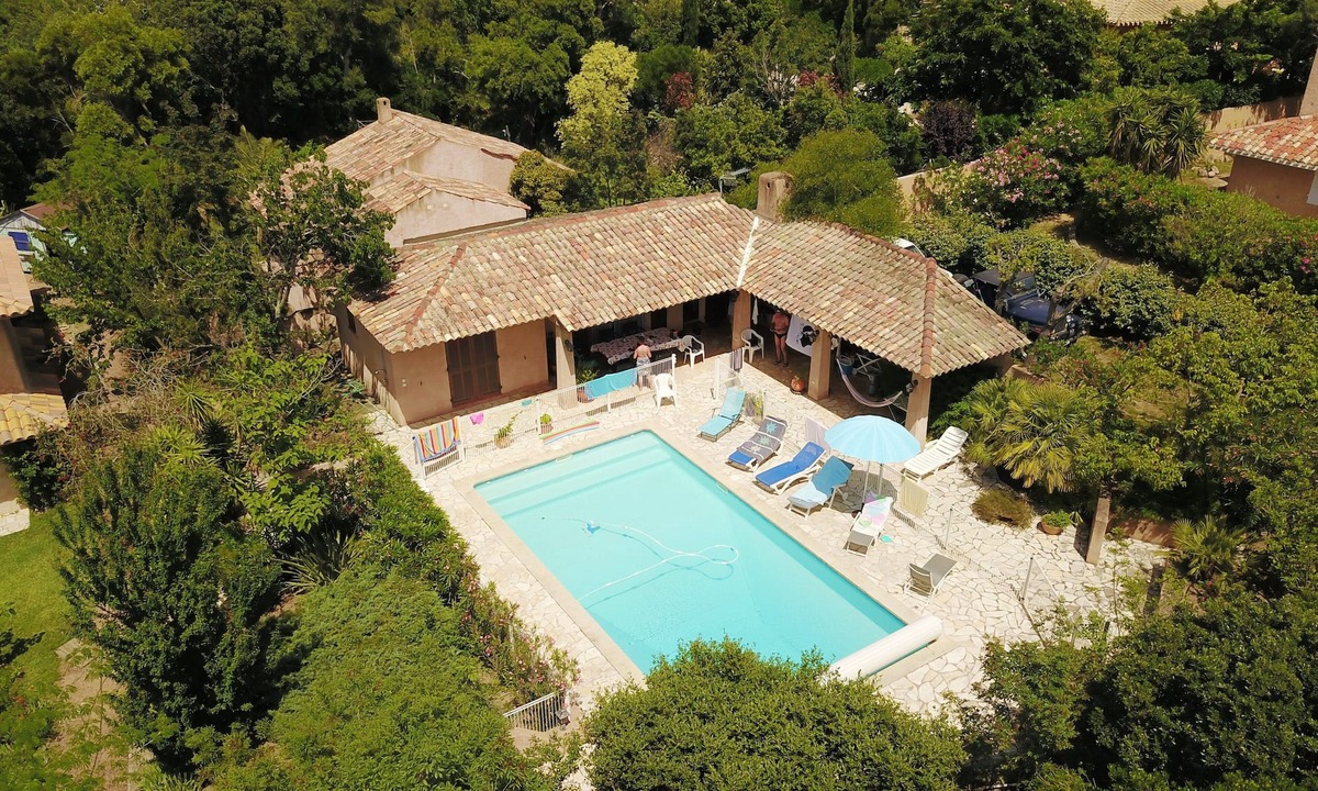 Porto-Vecchio Villa | QUIET VILLA, 4 BEDROOMS, AIR-CONDITIONING, TV, WIFI, GARDEN, PRIVATE POOL. CHAUF, BEACH AND PORT 3 MIN AWAY