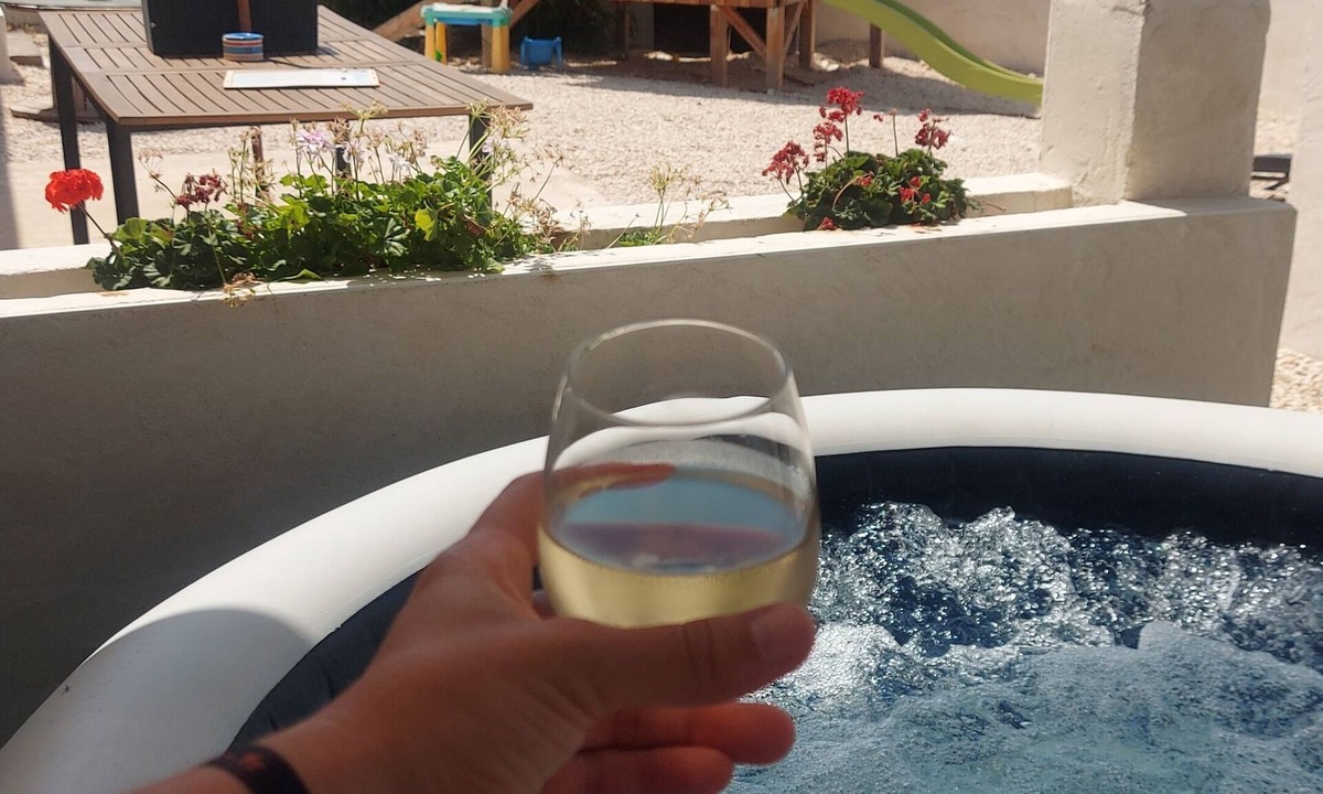 Douzens House | Quiet villa with its jacuzzi located between the city of Carcassonne and the beach.