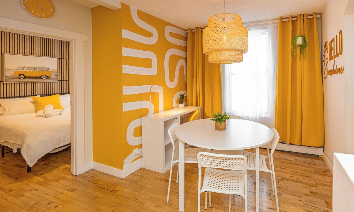 Ramsay House | Quiet & Walkable Apartment Right By Stampede, BMO, Nightlife, Eats & More!