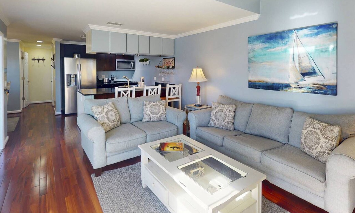 Madeira Beach Condo | Quiet, Waterfront Top Floor Unit-Close to Beach & Dining, Screened In Balcony, Pool & Docks