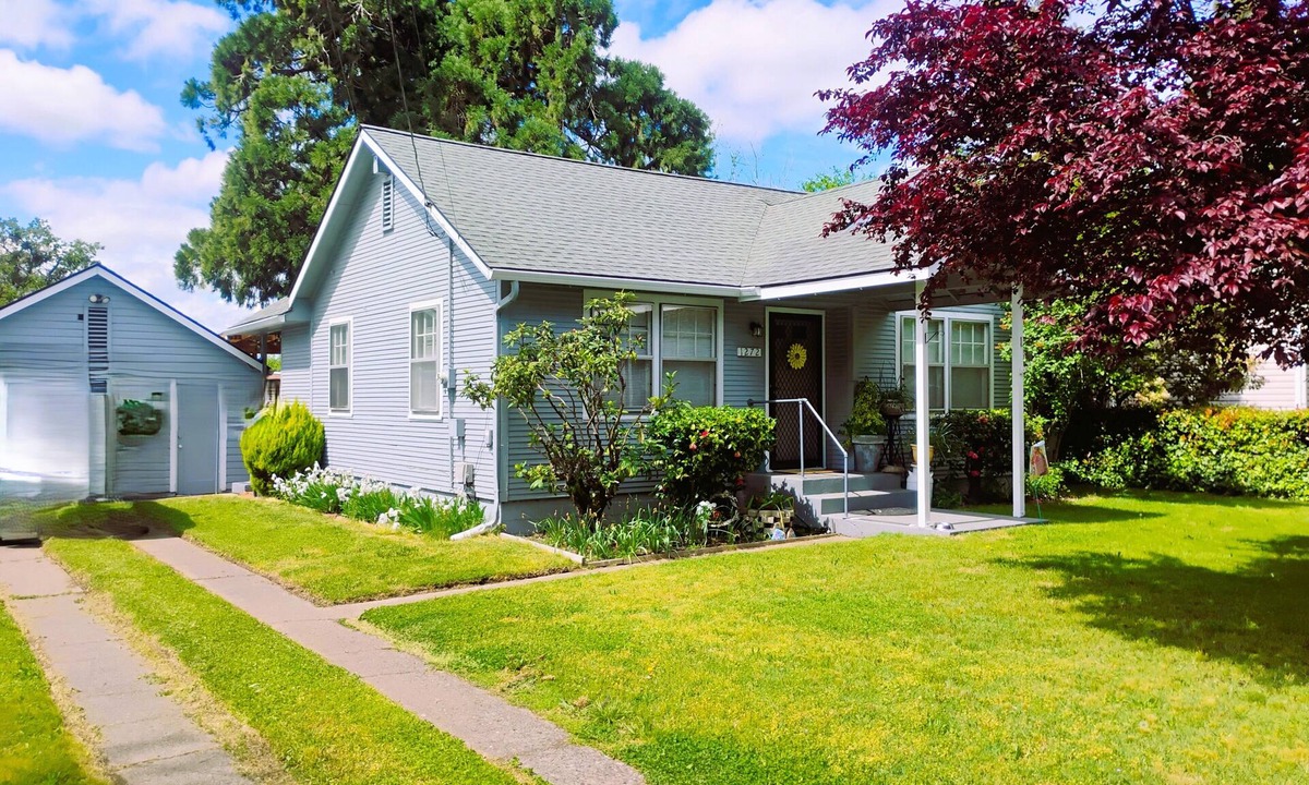 Grants Pass Cottage | Quigley's River Pass in Grants Pass near Riverside Park along the Rogue River