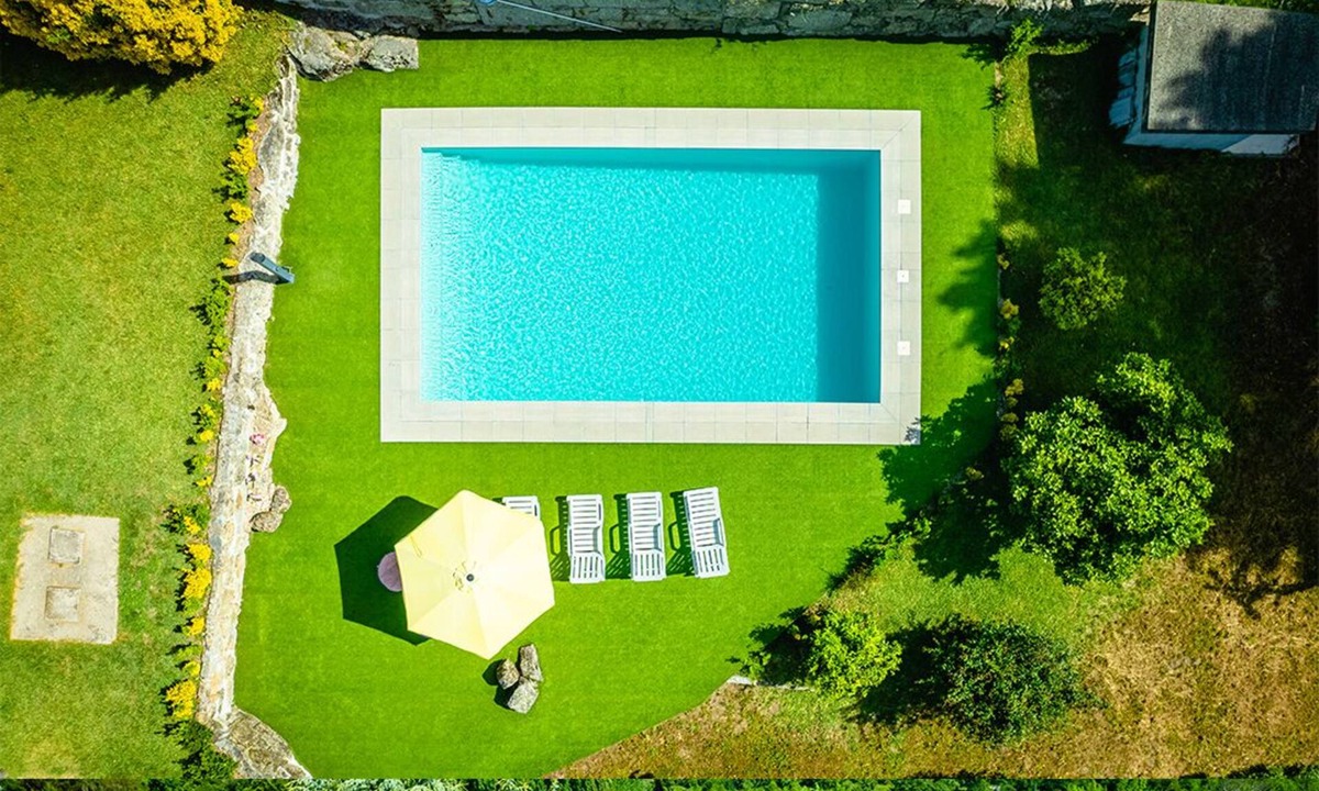 Paredes House | Quinta with pool and garden in Vinho Verde region