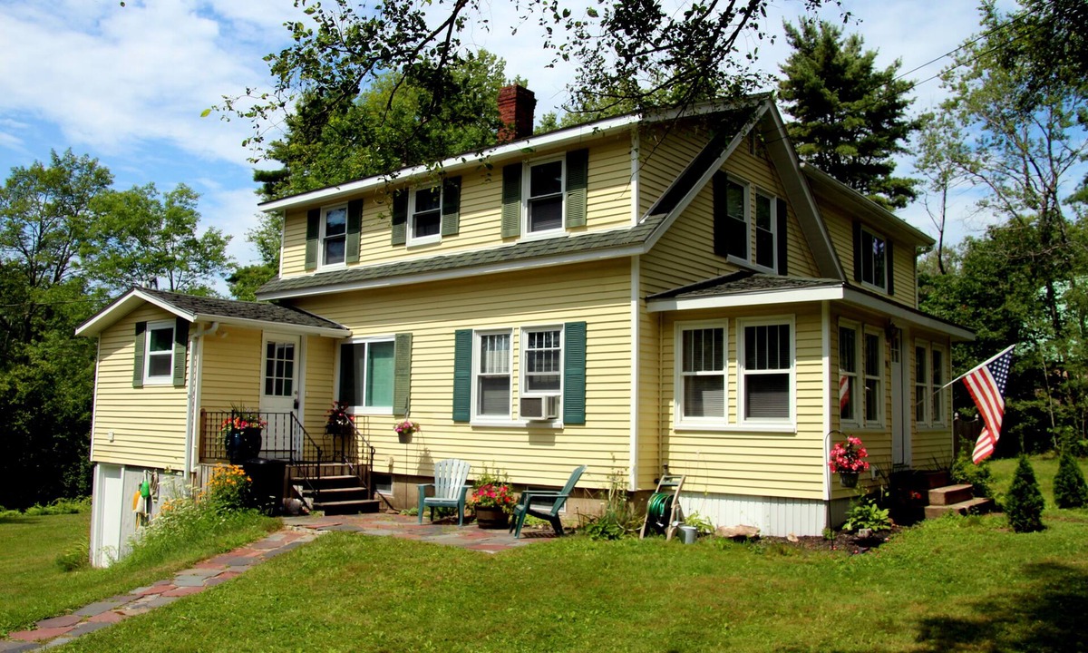 Boothbay Harbor House | Quintessential Cape Vibes in Boothbay