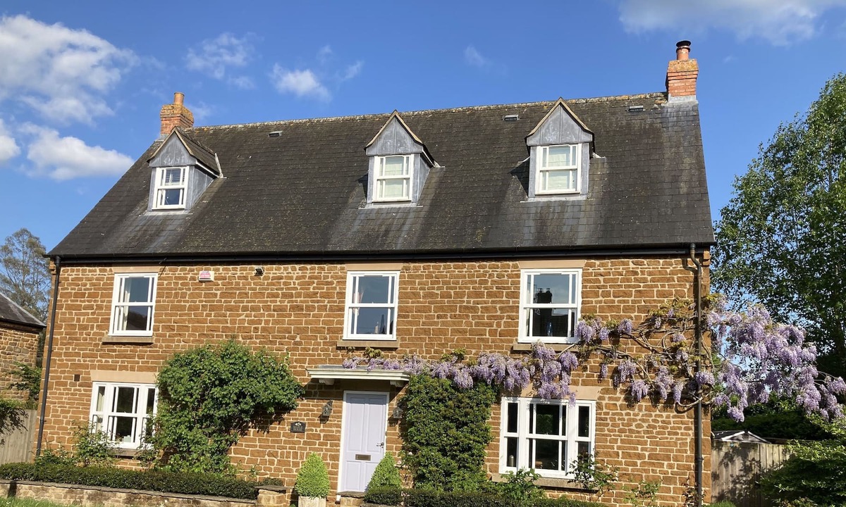 Blakesley House | Quintessential English village House 4 miles from Silverstone circuit, sleeps 8.