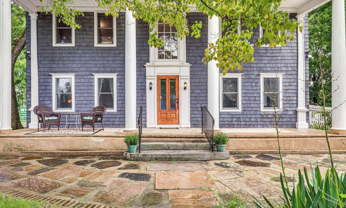 Putnam Cottage | Quintessential New England Home w/Patio & Grill!